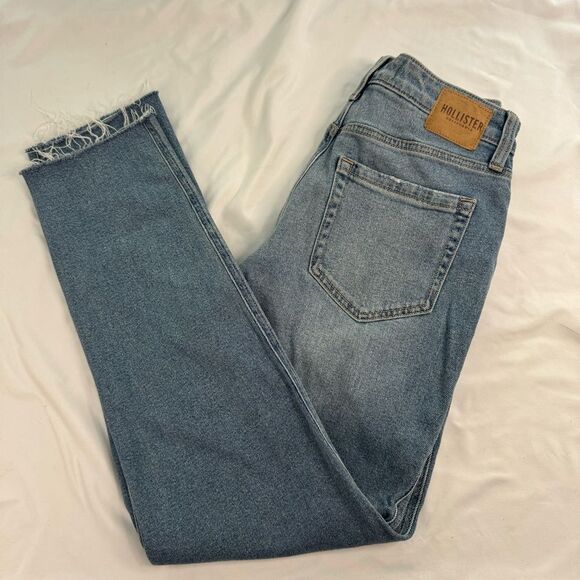 Hollister Ultra High-Rise Mom Jean Size 4 Medium Wash Raw Hem Vintage Stretch - Picture 3 of 11